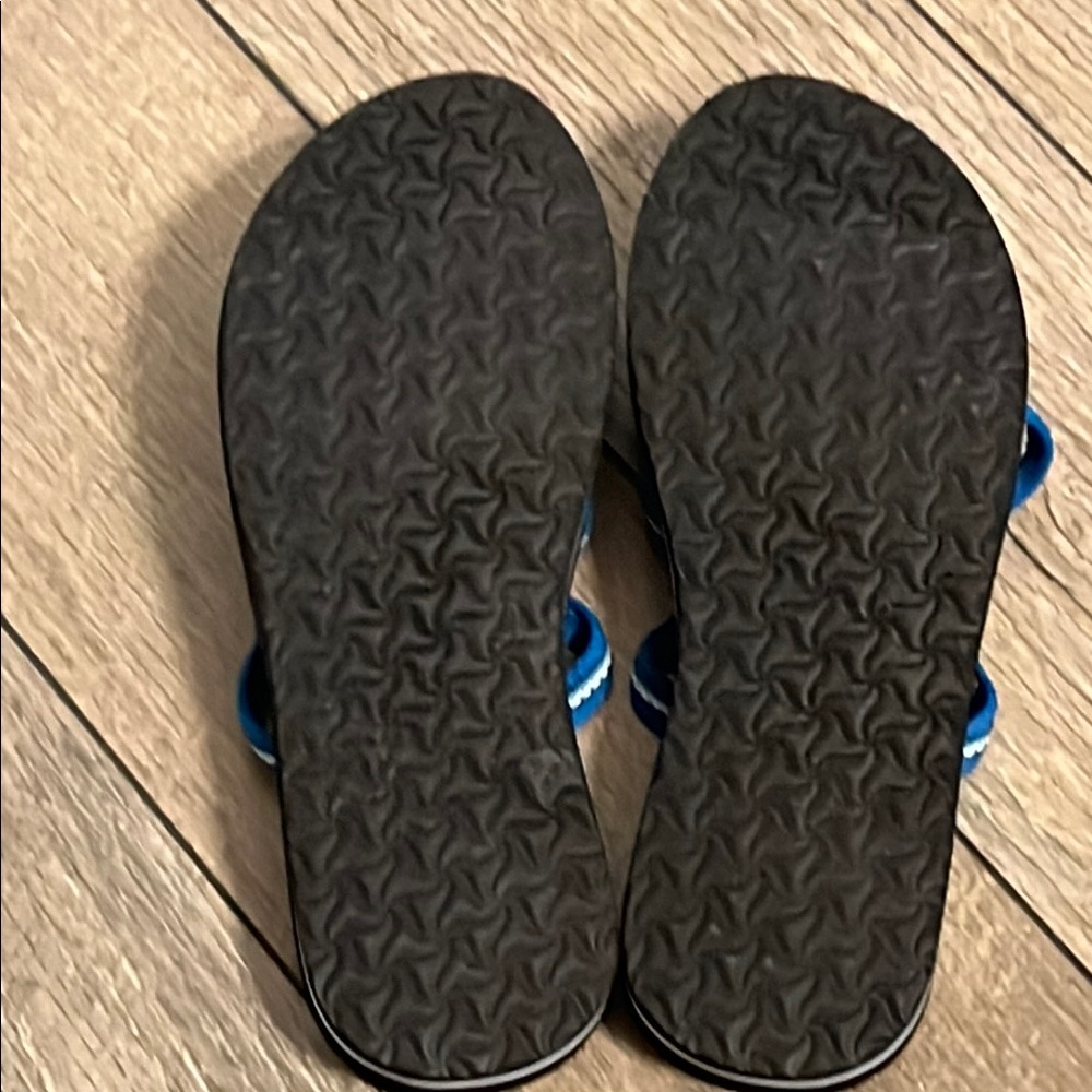 Teva Olawahu Blue and Black Sandals - Picture 8 of 11